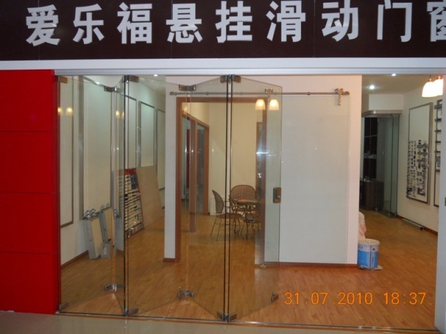 门业图片-ALAFORM悬挂折叠门系统ALAFORM悬挂无框玻璃折叠门系统ALA/600图片